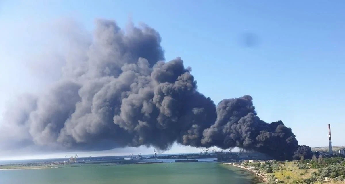 У Криму "прилетіло" по ТЕЦ: половина півострова залишилася без світла