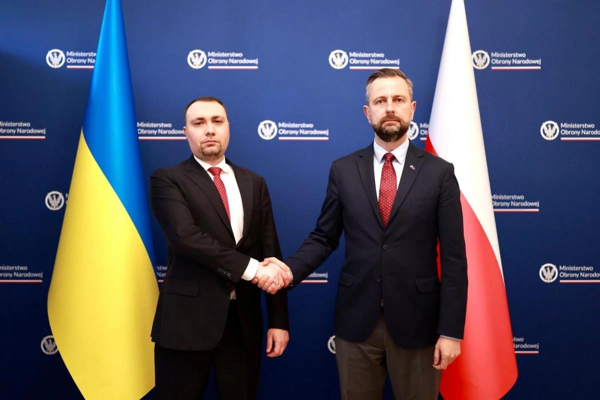 Скандал з підрозділом на честь УПА: міністр оборони Польщі зустрівся з Будановим