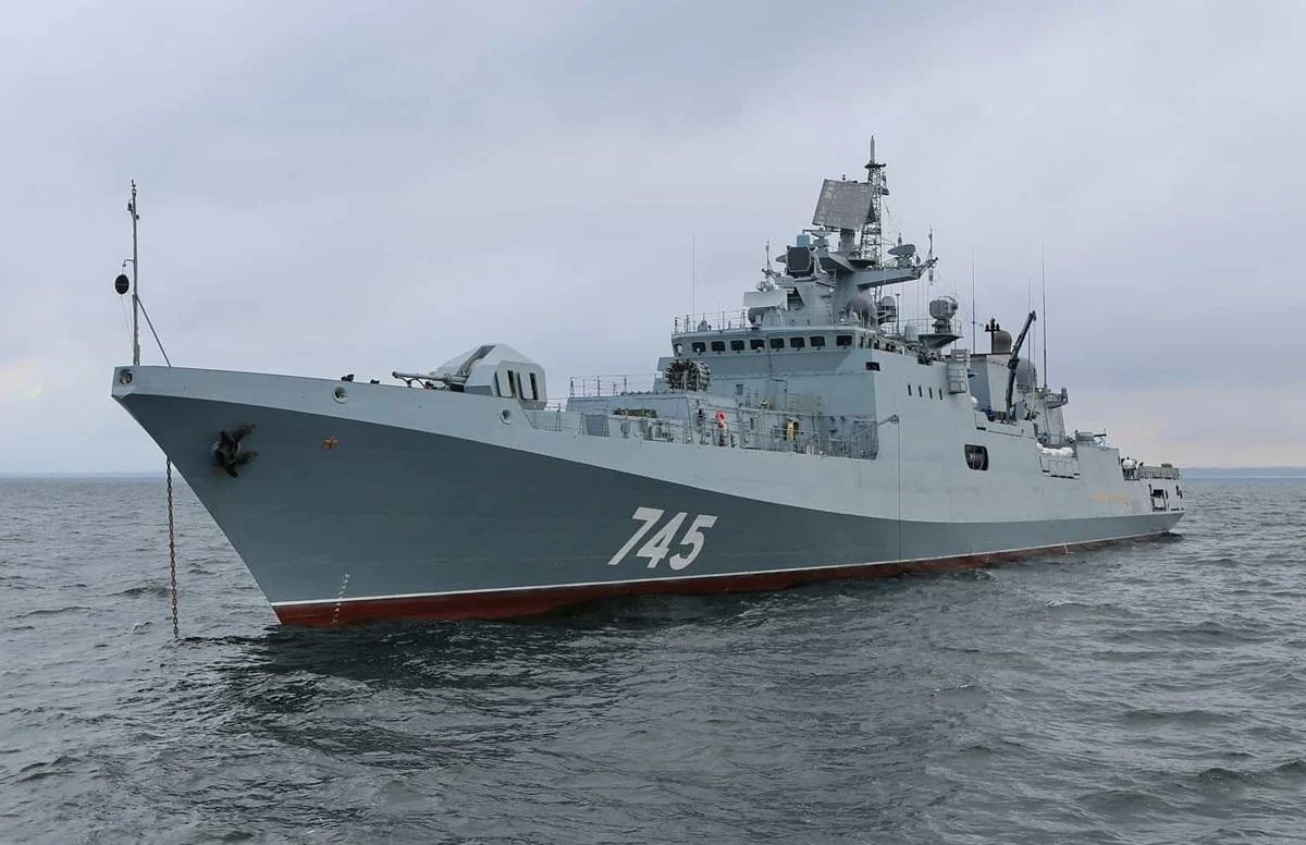 Російський фрегат здійснив постріли в бік британської яхти в Ла-Манші