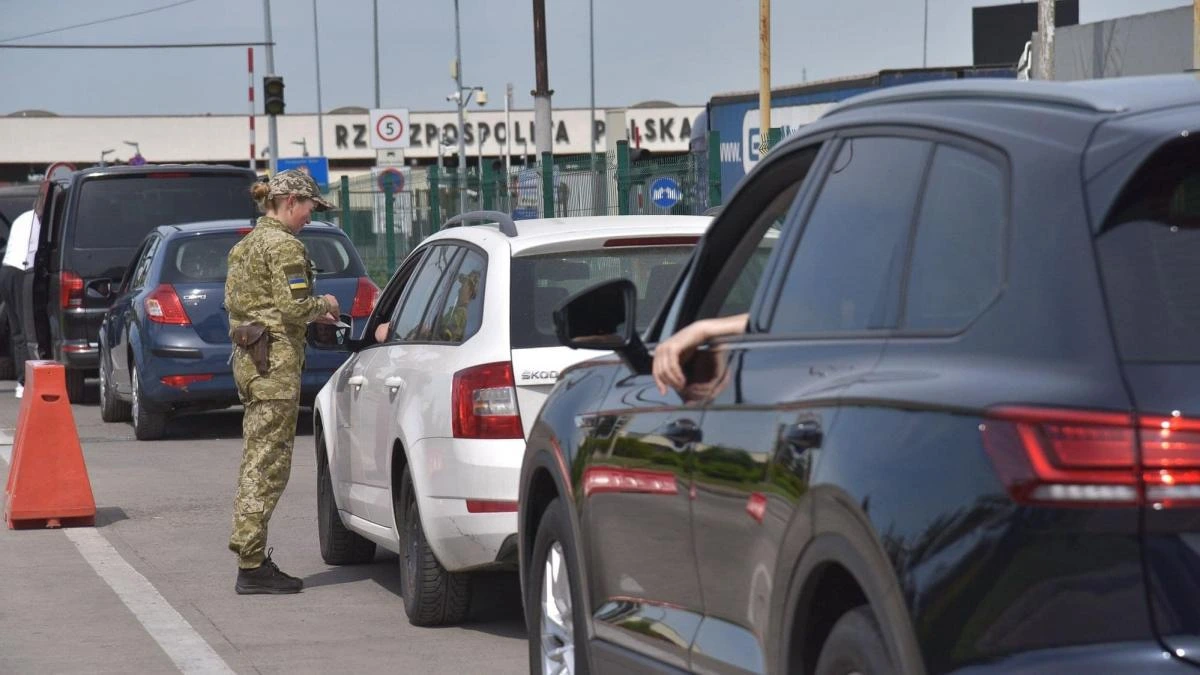 Польща передумала закривати важливий пункт пропуску на кордоні з Україною