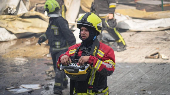 На Київщині понад добу гасили пожежу внаслідок обстрілу РФ10